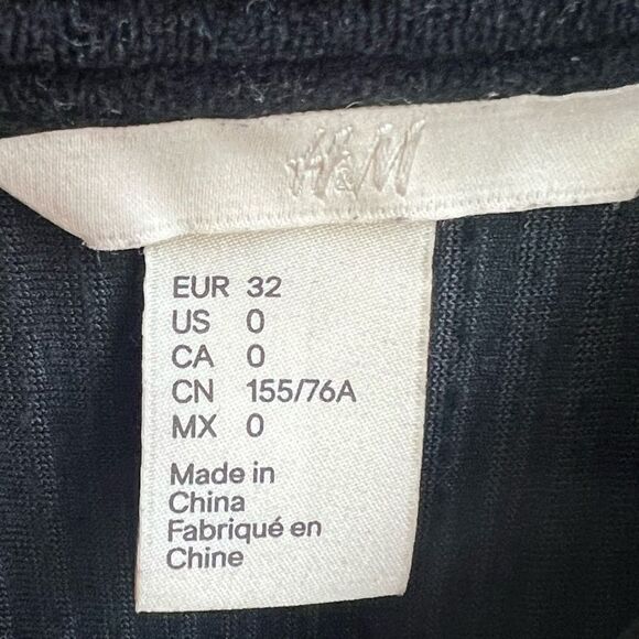 H&M Women's Button-Down Ribbed Wide Tooth Corduroy Collared Long Sleeve Sweater - Picture 4 of 8